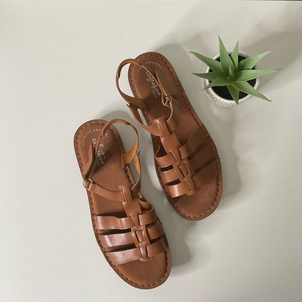 Clarks Collection Ultimate Comfort Strappy Sandlas in brown